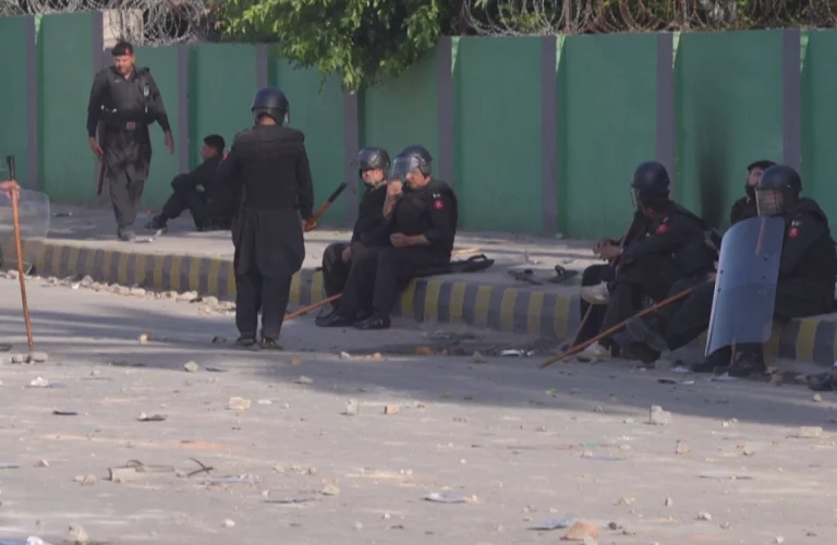 प्रदर्शनकारीसँग मिलेको आरोपमा पाकिस्तानी सेनाका तीन उच्च सैनिक अधिकृत बर्खास्त