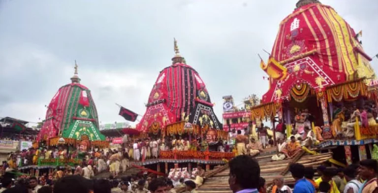 रथ हाइटेन्सन तारमा ठोक्किँदा भारतको त्रिपुरामा दुई बालबालिकासहित ७ जनाको मृत्यु