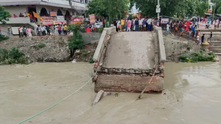 बिहारमा एकै दिन पाँचवटा पुल भत्किए